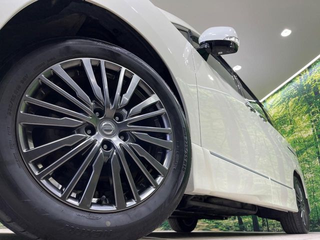 �y����18�C���`�A���~�z�C�[���z�O�ςɃ}�b�`���������A���~�z�C�[���𑕒����Ă���܂��B�e��ЊO�A���~�z�C�[����A�X�^�b�h���X�^�C�����戵�����Ă���܂��B���񂲑��k����������