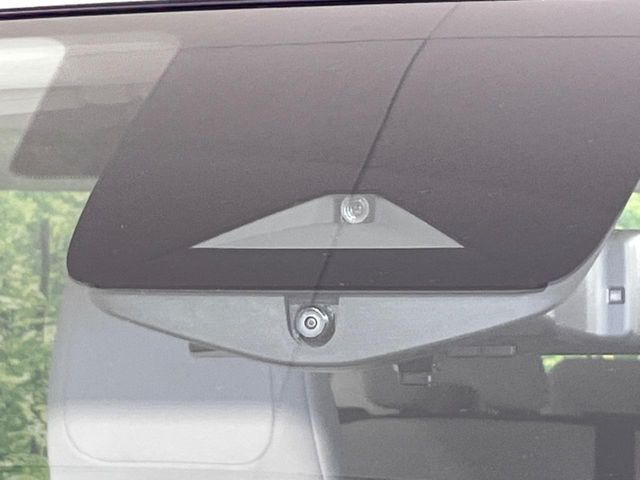 �y�G�}�[�W�F���V�[�u���[�L�z���s���ɑO���̎ԗ�����F�����A�Փ˂������Ȏ��͌x��ƃu���[�L�ŏՓˉ���Ɣ�Q�y�����A�V�X�g�B�����S�Ƀh���C�u�����y���݂��������܂��B