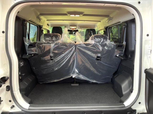 ���i�̂���������ʋ΁A���}���ɏ\���ȉ׎��X�y�[�X���m�ۂ��Ă���܂��B�Z�J���h�V�[�g��|���ƁA�傫�ȉו��̐ύڂ��\�ł���