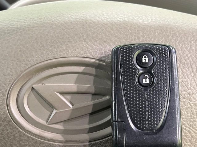 �y�L�[�t���[�V�X�e���z�J�o����|�P�b�g�ɓ��ꂽ�܂܂ł��h�A�̎{���E�������\�ȃX�}�[�g�L�[�𑕔��B�G���W���̃I���E�I�t�����J�M�����o���K�v����������Ƃ��Ă��֗��ł���