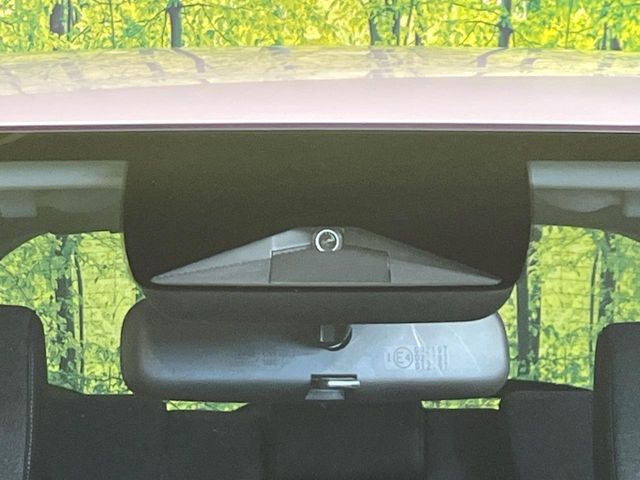 �y�z���_�Z���V���O�z���s���ɑO���̎ԗ�����F�����A�Փ˂������Ȏ��͌x��ƃu���[�L�ŏՓˉ���Ɣ�Q�y�����A�V�X�g�B�����S�Ƀh���C�u�����y���݂��������܂��B