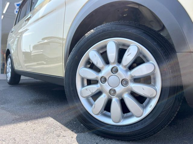 �y�����A���~�z�C�[���z�O�ςɃ}�b�`���������A���~�z�C�[���𑕒����Ă���܂��B�e��ЊO�A���~�z�C�[����A�X�^�b�h���X�^�C�����戵�����Ă���܂��B���񂲑��k����������