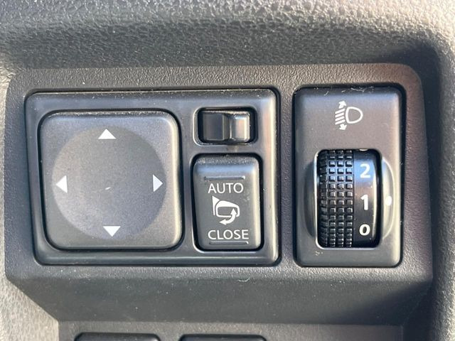 �y�d���i�[�~���[�z�T�C�h�~���[�͓d���i�[���ƂȂ��Ă���A�������ԏ�ł��L�Y�������X�N��}�����܂��B