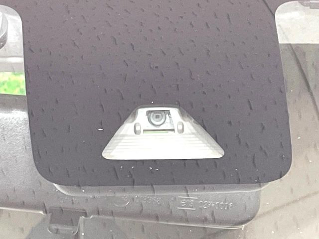 �y�X�}�[�g�A�V�X�g�z���s���ɑO���̎ԗ�����F�����A�Փ˂������Ȏ��͌x��ƃu���[�L�ŏՓˉ���Ɣ�Q�y�����A�V�X�g�B�����S�Ƀh���C�u�����y���݂��������܂��B