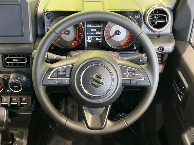 �y�����v�����X�e�A�����O�z�㎿�Ȋv���g�p���邱�ƂŁA��ɂ����������݂ƂĂ��^�]���₷���n���h���ł���