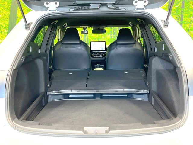 ���i�̂���������ʋ΁A���}���ɏ\���ȉ׎��X�y�[�X���m�ۂ��Ă���܂��B�Z�J���h�V�[�g��|���ƁA�傫�ȉו��̐ύڂ��\�ł���