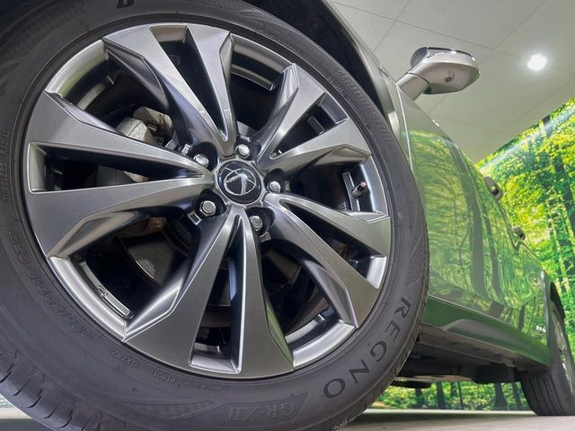 【純正18インチアルミホイール】外観にマッチした純正アルミホイールを装着しております。各種社外アルミホイールや、スタッドレスタイヤも取扱いしております。是非ご相談ください♪