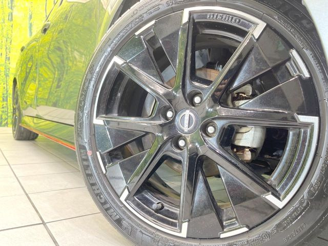 �y����17�C���`�A���~�z�C�[���z�O�ςɃ}�b�`���������A���~�z�C�[���𑕒����Ă���܂��B�e��ЊO�A���~�z�C�[����A�X�^�b�h���X�^�C�����戵�����Ă���܂��B���񂲑��k����������