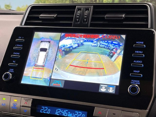 �y�}���`�e���C�����j�^�[�z�Ԃ̃t�����g��T�C�h�̃J�����摜�𓯎��Ƀ��j�^�[�\�����邱�ƂŁA���H�⋷�����𑖍s���ł����͂̏󋵊m�F���ł����S!�{�iSUV�ɂ��ꂵ�������ł���