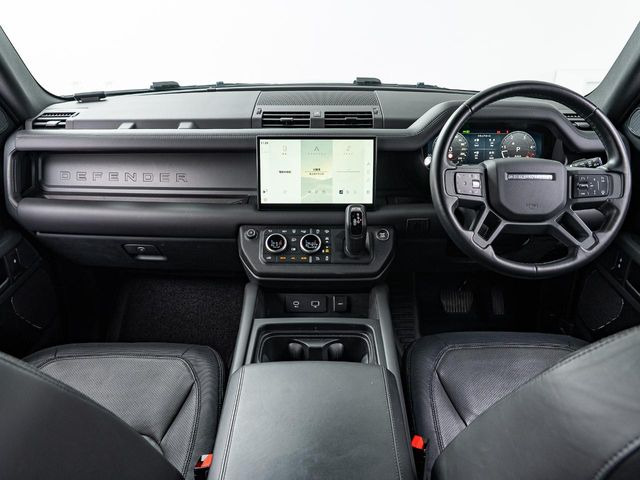 ディフェンダー110 X ダイナミック HSE 3.0L D300 ディーゼル 4WD