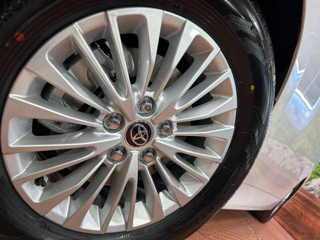 �y����17�C���`�A���~�z�C�[���z�O�ςɃ}�b�`���������A���~�z�C�[���𑕒����Ă���܂��B�e��ЊO�A���~�z�C�[����A�X�^�b�h���X�^�C�����戵�����Ă���܂��B���񂲑��k����������