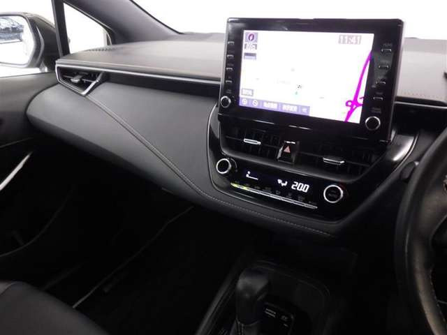 カローラ1.8 ハイブリッド W×B