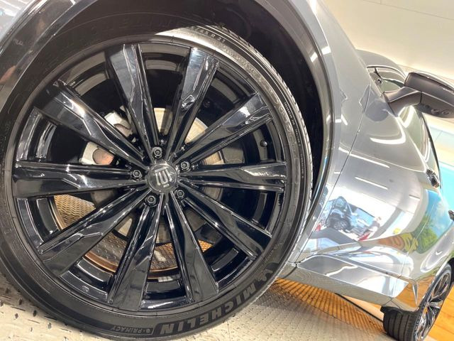 �y����21�C���`�A���~�z�C�[���z�O�ςɃ}�b�`���������A���~�z�C�[���𑕒����Ă���܂��B�e��ЊO�A���~�z�C�[����A�X�^�b�h���X�^�C�����戵�����Ă���܂��B���񂲑��k����������