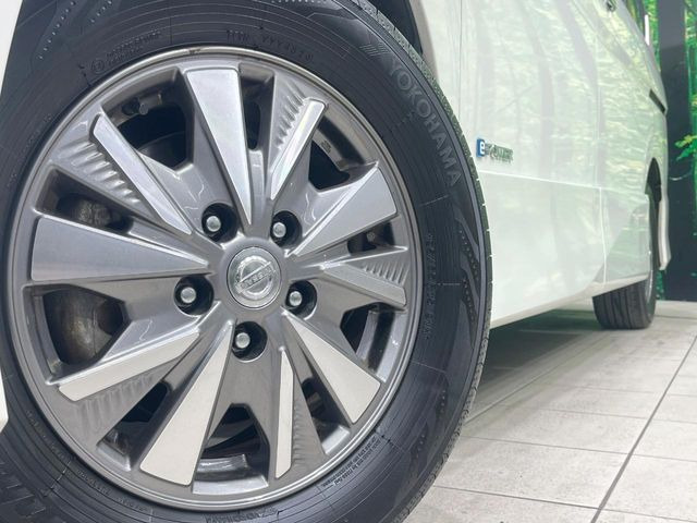 �y����15�C���`�A���~�z�C�[���z�O�ςɃ}�b�`���������A���~�z�C�[���𑕒����Ă���܂��B�e��ЊO�A���~�z�C�[����A�X�^�b�h���X�^�C�����戵�����Ă���܂��B���񂲑��k����������