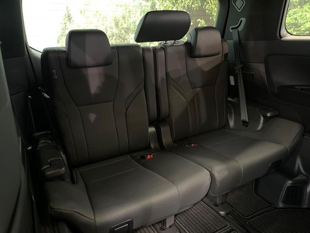 3列目シートはもちろん状態良好☆大人でもゆったりと座って頂けますので、大人数でのお出かけもラクラクです♪ご家族で、気の知れた仲間で、ドライブに行くのが楽しみですね♪