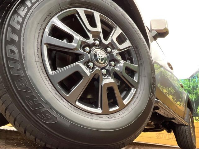 �y����18�C���`�A���~�z�C�[���z�O�ςɃ}�b�`���������A���~�z�C�[���𑕒����Ă���܂��B�e��ЊO�A���~�z�C�[����A�X�^�b�h���X�^�C�����戵�����Ă���܂��B���񂲑��k����������