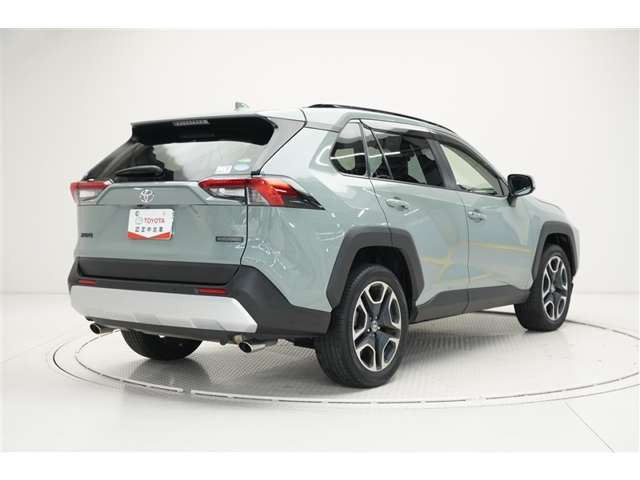 RAV42.0 アドベンチャー 4WD