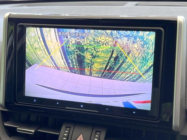 【バックカメラ】駐車時に後方がリアルタイム映像で確認できます。大型商業施設や立体駐車場での駐車時や、夜間のバック時に大活躍!運転スキルに関わらず、今や必須となった装備のひとつです!