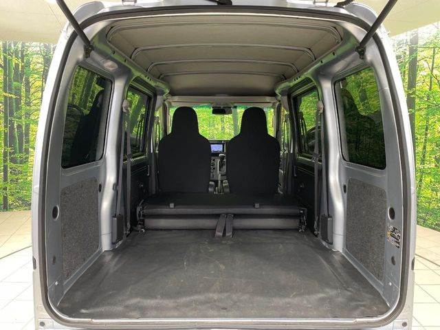 ���i�̂���������ʋ΁A���}���ɏ\���ȉ׎��X�y�[�X���m�ۂ��Ă���܂��B�Z�J���h�V�[�g��|���ƁA�傫�ȉו��̐ύڂ��\�ł���