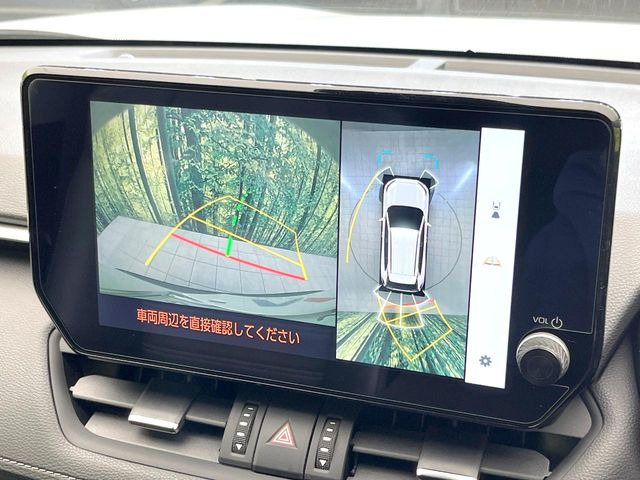 【パノラミックビューモニター】専用のカメラにより、上から見下ろしたような視点で360度クルマの周囲を確認することができます☆死角部分も確認しやすく、狭い場所での切り返しや駐車もスムーズに行えます。