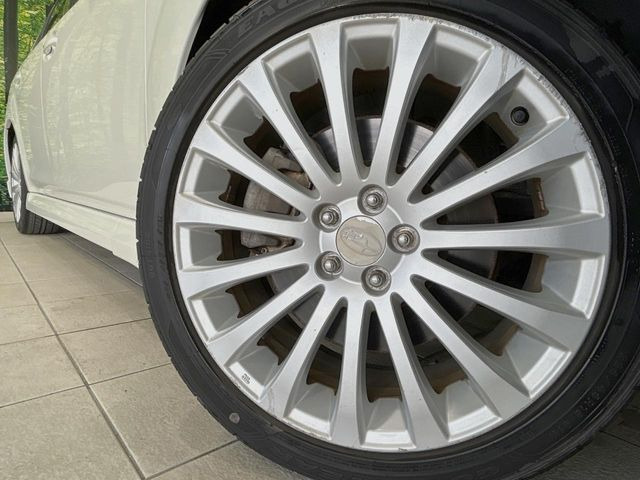 �y����18�C���`�A���~�z�C�[���z�O�ςɃ}�b�`���������A���~�z�C�[���𑕒����Ă���܂��B�e��ЊO�A���~�z�C�[����A�X�^�b�h���X�^�C�����戵�����Ă���܂��B���񂲑��k����������