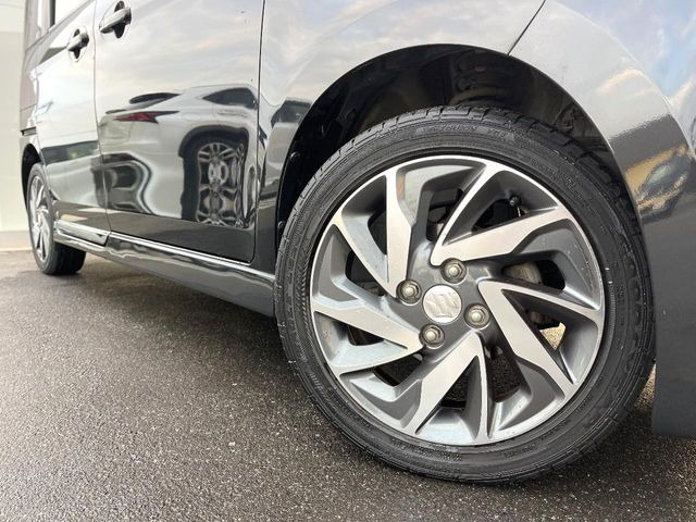 �y�����A���~�z�C�[���z�O�ςɃ}�b�`���������A���~�z�C�[���𑕒����Ă���܂��B�e��ЊO�A���~�z�C�[����A�X�^�b�h���X�^�C�����戵�����Ă���܂��B���񂲑��k����������