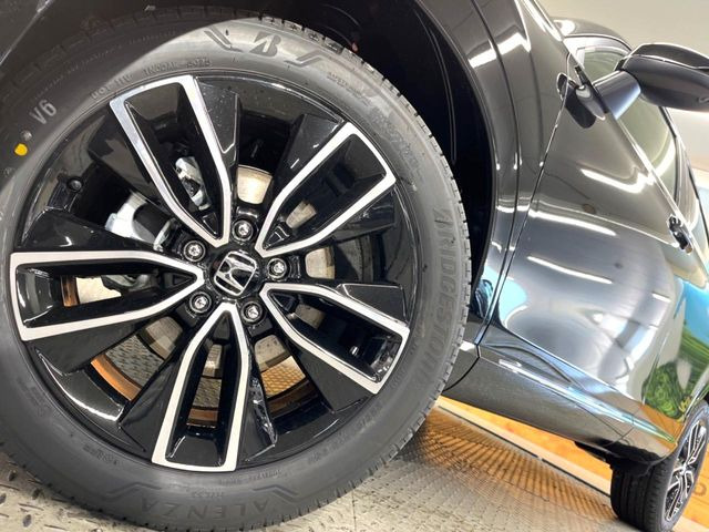 �y����18�C���`�A���~�z�C�[���z�O�ςɃ}�b�`���������A���~�z�C�[���𑕒����Ă���܂��B�e��ЊO�A���~�z�C�[����A�X�^�b�h���X�^�C�����戵�����Ă���܂��B���񂲑��k����������