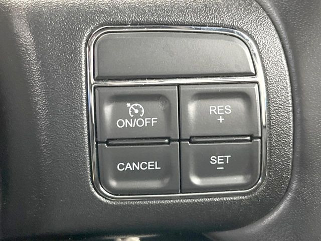 ���I�[�g�N���[�Y�R���g���[��:�������H�⎩���Ԑ�p���H���ɂāA�葬���q���\�ƂȂ�֗��ȋ@�\�ł��B�������ړ��̍ۂł����ɂ����֗��ɂ��g�����������܂���