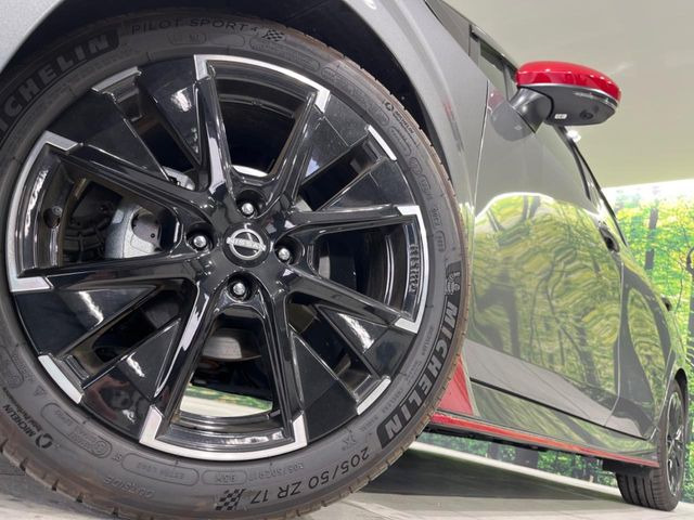 �y����17�C���`�A���~�z�C�[���z�O�ςɃ}�b�`���������A���~�z�C�[���𑕒����Ă���܂��B�e��ЊO�A���~�z�C�[����A�X�^�b�h���X�^�C�����戵�����Ă���܂��B���񂲑��k����������