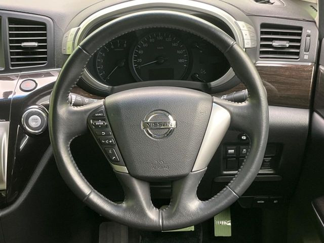 �y�����v�����X�e�A�����O�z�㎿�Ȋv���g�p���邱�ƂŁA��ɂ����������݂ƂĂ��^�]���₷���n���h���ł���