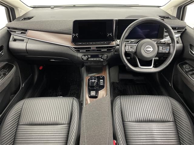 ノートオーラ1.2 G FOUR レザーエディション 4WD