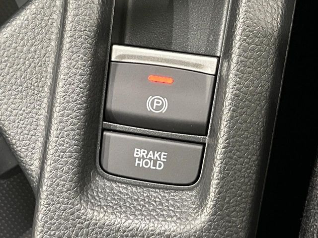 �y�I�[�g�u���[�L�z�[���h�z�M���҂���a�؂Œ�Ԏ��Ƀu���[�L���瑫�𗣂��Ă��A��~��Ԃ�ێ����Ă���܂��B�O�i����Ƃ��̓A�N�Z���𓥂߂Ύ����ŉ��������̂ň��S��X���^�]���y�ɂȂ�܂���