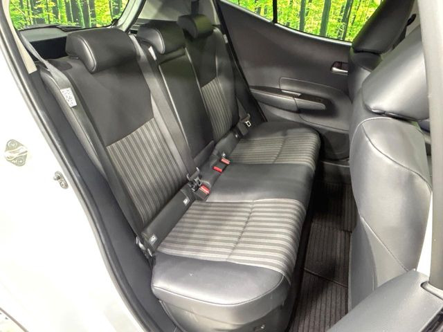 後部座席も気になるようなキズ・汚れやへたり等、大きなダメージはなく、良好な状態です。