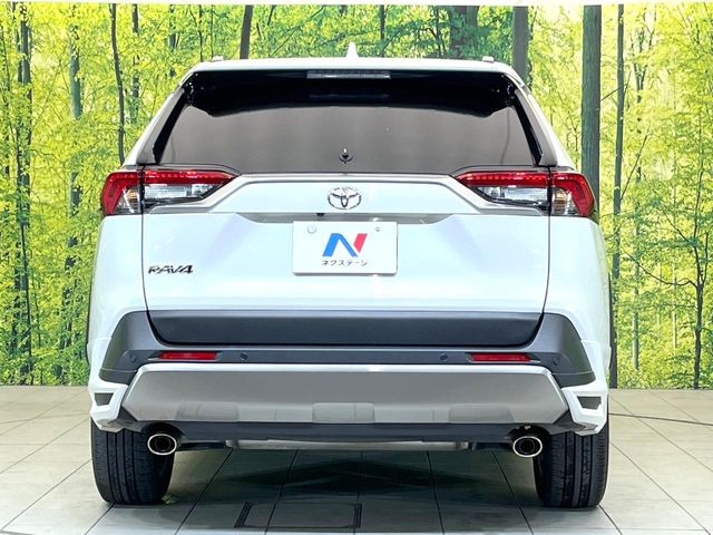 安心の最長10年・走行無制限保証(有償)をご用意。保証内容も充実はもちろん、無料点検&オイル交換や、年中無休の全国・24時間ロードサービスも付帯されておりますのでご安心下さい。