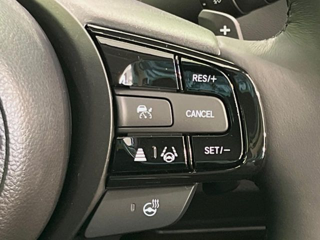 【アダプティブクルーズコントロール】高速道路での長距離走行が楽に!!自動で速度を保つクルーズコントロールが、衝突軽減システムと連携し、前方の車両を感知して車間を保つように速度調節してくれます!!