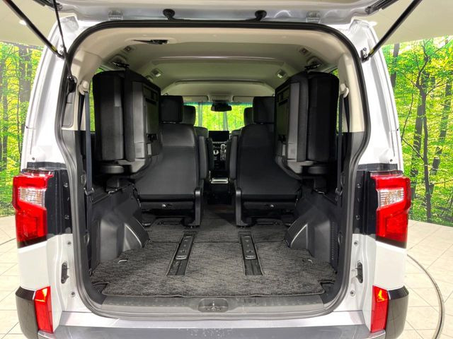 ���i�̂���������ʋ΁A���}���ɏ\���ȉ׎��X�y�[�X���m�ۂ��Ă���܂��B�Z�J���h�V�[�g��|���ƁA�傫�ȉו��̐ύڂ��\�ł���