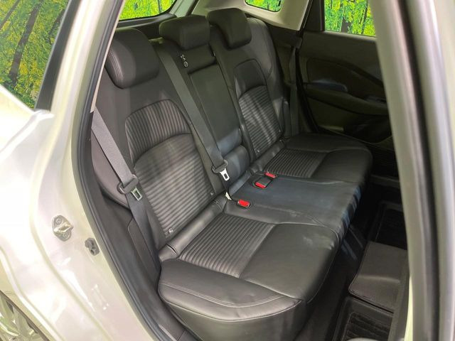 後部座席も気になるようなキズ・汚れやへたり等、大きなダメージはなく、良好な状態です。