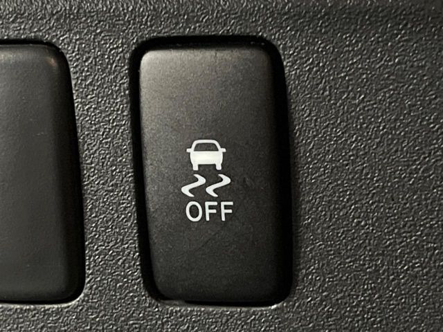 �y������h�~���u�z�ԗ��̉���������m����ƁA�����I�Ɏԗ��̐i�s������ۂ悤�Ɏԗ��𐧌䂵�܂��B�J�̓��ȂǊ���₷���H�ʏ󋵂ł����S�ȉ^�]���\�ł��B