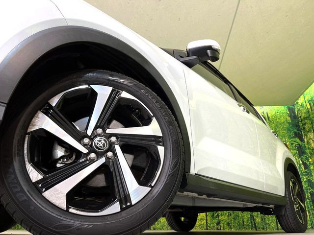 �y����17�C���`�A���~�z�C�[���z�O�ςɃ}�b�`���������A���~�z�C�[���𑕒����Ă���܂��B�e��ЊO�A���~�z�C�[����A�X�^�b�h���X�^�C�����戵�����Ă���܂��B���񂲑��k����������