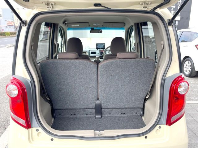 ���i�̂���������ʋ΁A���}���ɏ\���ȉ׎��X�y�[�X���m�ۂ��Ă���܂��B�Z�J���h�V�[�g��|���ƁA�傫�ȉו��̐ύڂ��\�ł���