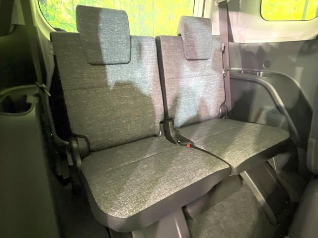 床下収納式のサードシートです。座席部分をコンパクトに収納でき、広大な荷室スペースとしてお使いいただけます!乗車人数や荷物の量など利用シーンに合わせて3列目を有効活用でき、とっても便利♪