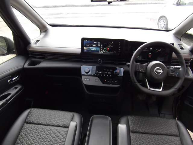 セレナ1.4 e-4ORCE ハイウェイスターV 4WD