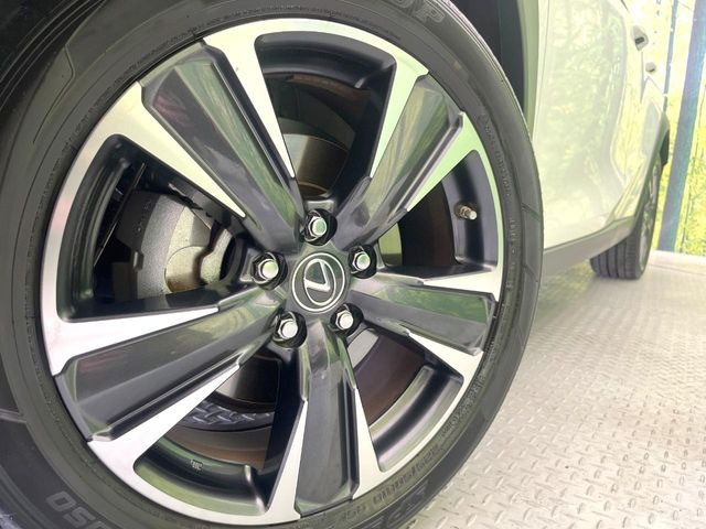 �y����18�C���`�A���~�z�C�[���z�O�ςɃ}�b�`���������A���~�z�C�[���𑕒����Ă���܂��B�e��ЊO�A���~�z�C�[����A�X�^�b�h���X�^�C�����戵�����Ă���܂��B���񂲑��k����������