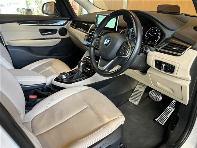 2シリーズアクティブツアラー218d ラグジュアリー