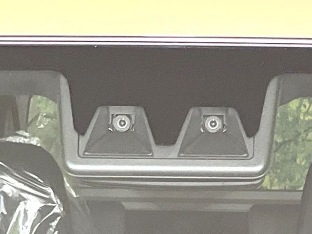 【スマートアシスト】走行中に前方の車両等を認識し、衝突しそうな時は警報とブレーキで衝突回避と被害軽減をアシスト。より安全にドライブをお楽しみいただけます。