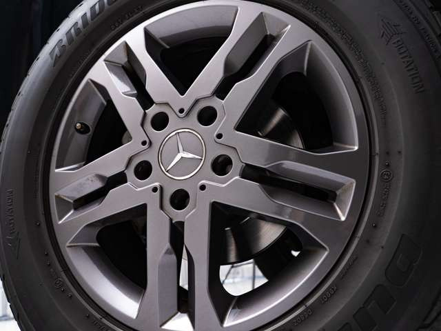 G�N���X�̔̔����т����悻500��𒴂��邨�X�u�A�y���^���É��v�B�Q�����f�̂��Ƃ͐��񂨔C�����������B�e���f���̎�舵���⒍���̔��A�J�X�^��(�h���X�A�b�v)�S�ʂ������Ă���܂��B