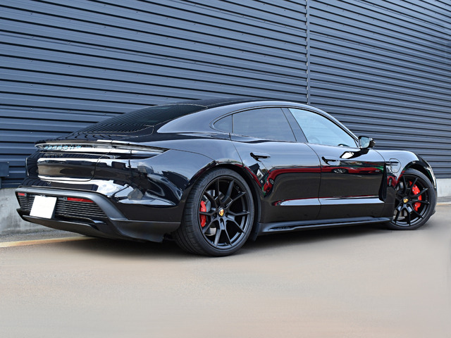 タイカンGTS 4+1シート 4WD