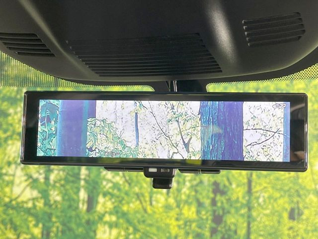 【インテリジェントルームミラー】後席の大きな荷物や同乗者で後方が確認しづらい時でも安心!カメラが撮影した車両後方の映像をルームミラー内に表示。クリアな視界で状況の確認が可能です!