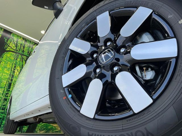 �y����15�C���`�A���~�z�C�[���z�O�ςɃ}�b�`���������A���~�z�C�[���𑕒����Ă���܂��B�e��ЊO�A���~�z�C�[����A�X�^�b�h���X�^�C�����戵�����Ă���܂��B���񂲑��k����������