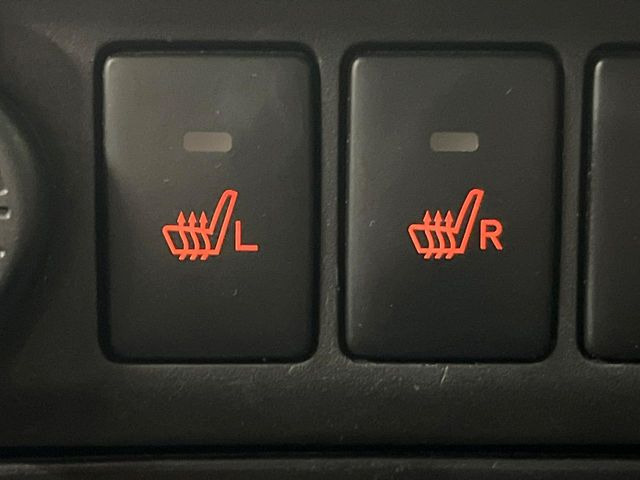 【シートヒーター】寒い日に重宝するシートヒーター!エアコンより早く温まってくれるので寒がりの人も安心ですね♪エアコンの温風は乾燥するから苦手、という方にもをおすすめです。